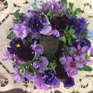 春の紫色色のリース　米澤まゆみさん作
